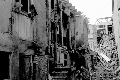 დამტვრეული ქანდაკებები და ფოტოზე გადატანილი ტკივილიანი სახეები Rating